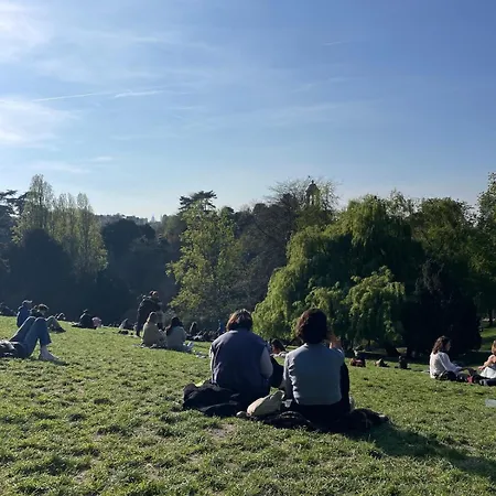 Notre Vue Sur Les Buttes Chaumont Apartment
