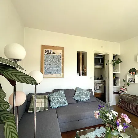 Notre Vue Sur Les Buttes Chaumont * Paris