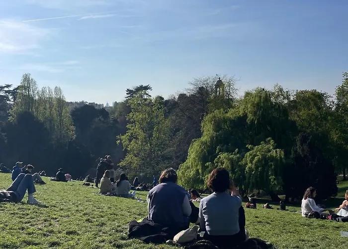 Notre Vue Sur Les Buttes Chaumont Apartmán